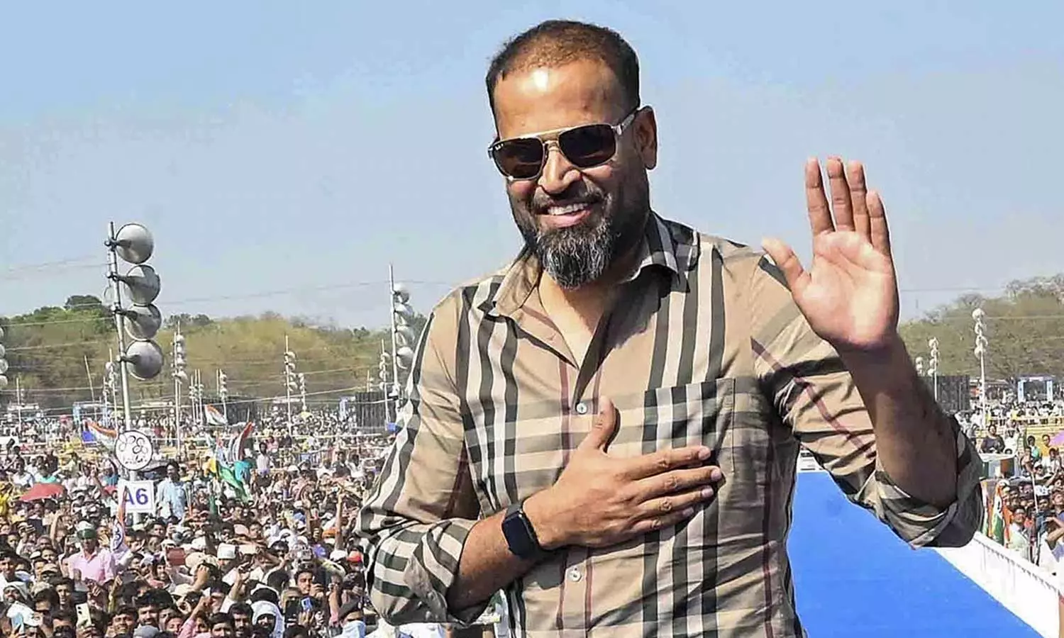 TMC വിട്ടതിന് പിന്നാലെ യൂസുഫ് പഠാന് ബിജെപിയുടെ സമ്മാനം; 978 ചതുരശ്ര മീറ്റർ പ്ലോട്ട് അനുവദിക്കാൻ ഗുജറാത്ത് സർക്കാർ TMC വിട്ടതിന് പിന്നാലെ യൂസുഫ് പഠാന് ബിജെപിയുടെ സമ്മാനം; 978 ചതുരശ്ര മീറ്റർ പ്ലോട്ട് അനുവദിക്കാൻ ഗുജറാത്ത് സർക്കാർ