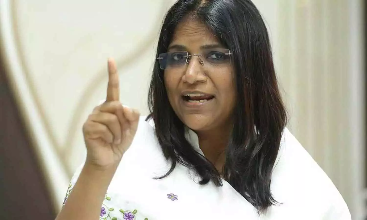 കെ.മുരളീധരന്റെ പിന്നിൽ ആരെങ്കിലുമുണ്ടെന്ന് ആരും പറഞ്ഞിട്ടില്ല, അടൂർ പ്രകാശിന്റെ പിന്നിലും ആരുമില്ല; കെപിസിസി വിലക്ക് ലംഘിച്ച് ജെബി മേത്തർ കെ.മുരളീധരന്റെ പിന്നിൽ ആരെങ്കിലുമുണ്ടെന്ന് ആരും പറഞ്ഞിട്ടില്ല, അടൂർ പ്രകാശിന്റെ പിന്നിലും ആരുമില്ല; കെപിസിസി വിലക്ക് ലംഘിച്ച് ജെബി മേത്തർ