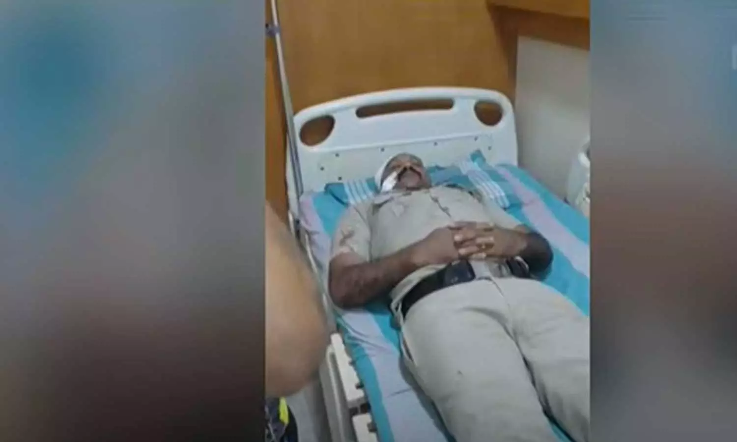 എറണാകുളത്ത് പൊലീസുകാർക്ക് കുത്തേറ്റു; ആക്രമണം കൊലക്കേസ് പ്രതി മുന്നയുടെ നേതൃത്വത്തിൽ എറണാകുളത്ത് പൊലീസുകാർക്ക് കുത്തേറ്റു; ആക്രമണം കൊലക്കേസ് പ്രതി മുന്നയുടെ നേതൃത്വത്തിൽ