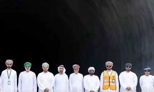 ഒമാൻ-യുഎഇ റെയിൽവേ പദ്ധതി; അൽ ബുറൈമിയിലെ വികസന പ്രവർത്തനങ്ങൾ വിലയിരുത്തി ഉദ്യോഗസ്ഥർ ഒമാൻ-യുഎഇ റെയിൽവേ പദ്ധതി; അൽ ബുറൈമിയിലെ വികസന പ്രവർത്തനങ്ങൾ വിലയിരുത്തി ഉദ്യോഗസ്ഥർ
