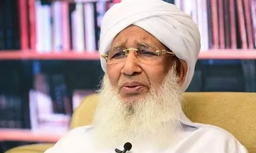 വഖഫ് ബോർഡ് പുനഃസംഘടന: പരിഹാര ഫോർമുലയിലും അതൃപ്തി; സമവായത്തിന് സർക്കാർ വഖഫ് ബോർഡ് പുനഃസംഘടന: പരിഹാര ഫോർമുലയിലും അതൃപ്തി; സമവായത്തിന് സർക്കാർ
