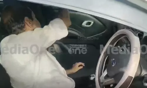പെട്രോൾ പമ്പിന്റെ മതിലിലേക്ക് കാർ ഇടിച്ചുകയറി; ഡ്രൈവർ കസ്റ്റഡിയിൽ