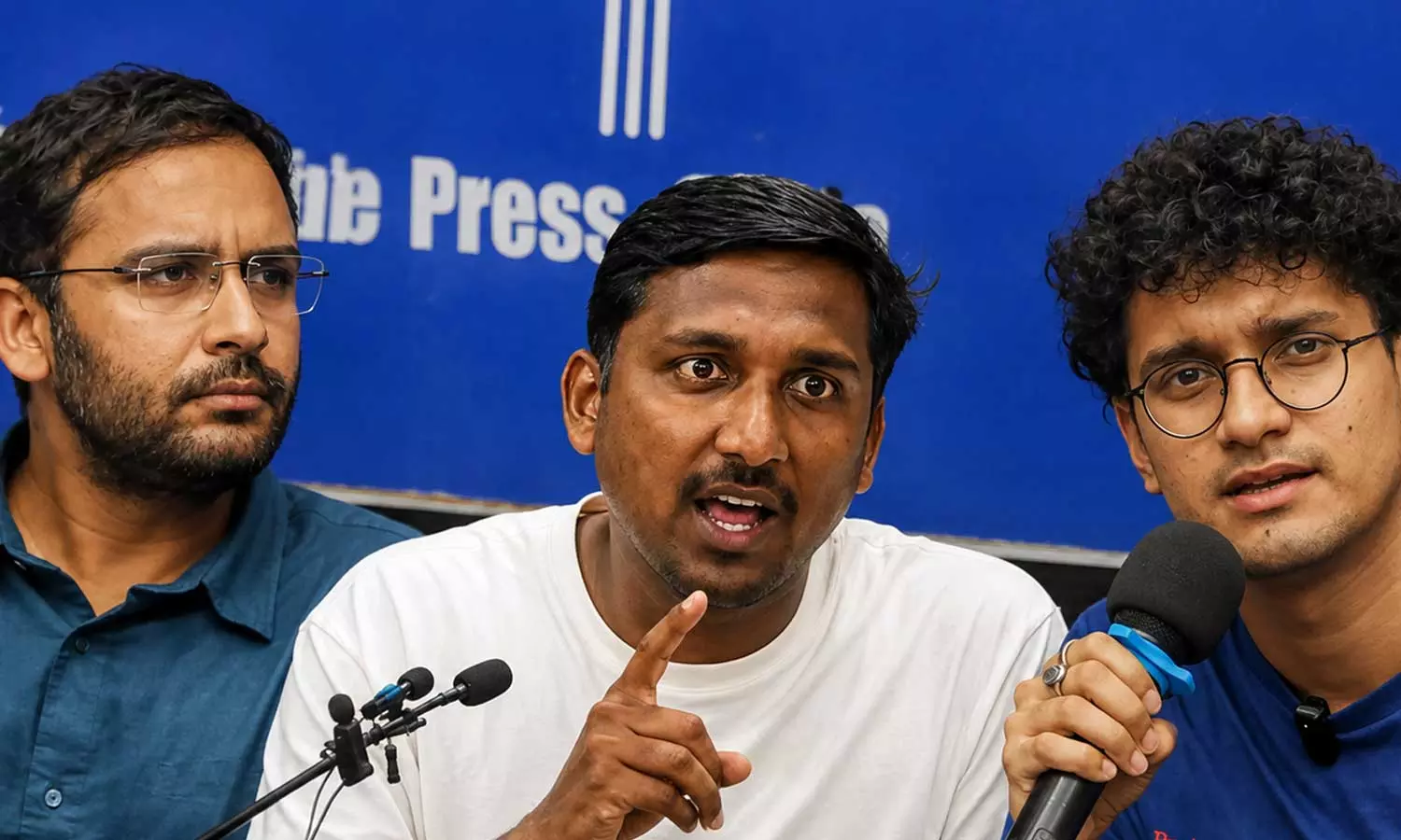 സ്വകാര്യ വ്യക്തിയുടെ വസ്തുവില് അതിക്രമിച്ച് കയറി; സിജെപി നേതാക്കള്ക്ക് ക്രൈം ബ്രാഞ്ച് നോട്ടീസ് സ്വകാര്യ വ്യക്തിയുടെ വസ്തുവില് അതിക്രമിച്ച് കയറി; സിജെപി നേതാക്കള്ക്ക് ക്രൈം ബ്രാഞ്ച് നോട്ടീസ്
