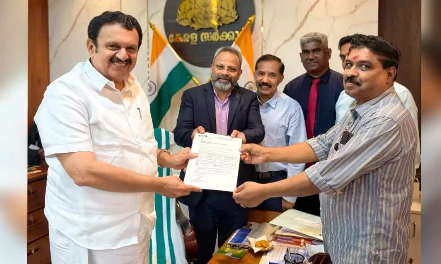 എസ്എംഎ മരുന്ന് വിവാദം; നാറ്റ്കോ കമ്പനി പ്രതിനിധികൾ ആരോഗ്യമന്ത്രിയെ സന്ദർശിക്കുന്ന ദൃശ്യം പുറത്ത് എസ്എംഎ മരുന്ന് വിവാദം; നാറ്റ്കോ കമ്പനി പ്രതിനിധികൾ ആരോഗ്യമന്ത്രിയെ സന്ദർശിക്കുന്ന ദൃശ്യം പുറത്ത്