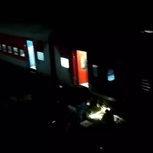 പാറശ്ശാലയിൽ റെയിൽവേ ട്രാക്കിലേക്ക് മണ്ണിടിഞ്ഞു വീണു; ട്രെയിൻ ഗതാഗതം പൂർണമായും തടസപ്പെട്ടു