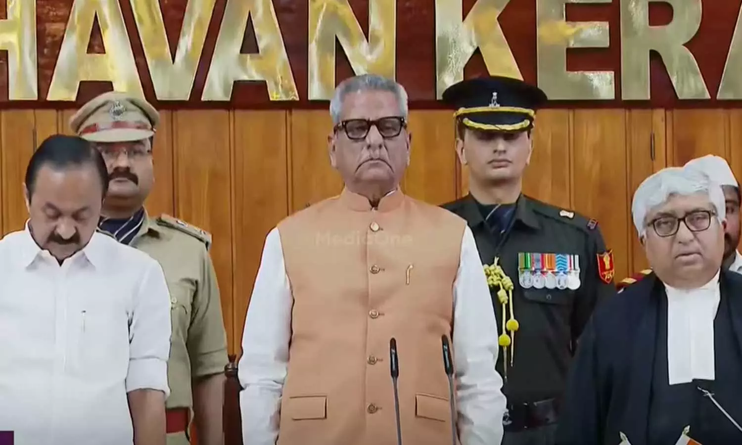 ഓം പ്രകാശ് മാഥൂർ കേരളത്തിന്റെ പുതിയ ഗവർണറായി ചുമതലയേറ്റു ഓം പ്രകാശ് മാഥൂർ കേരളത്തിന്റെ പുതിയ ഗവർണറായി ചുമതലയേറ്റു