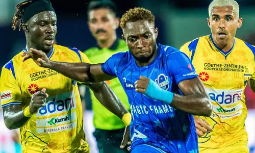 Parthiv scores a brace; Thrissur defeats Thiruvananthapuram in a penalty shootout. Parthiv scores a brace; Thrissur defeats Thiruvananthapuram in a penalty shootout.