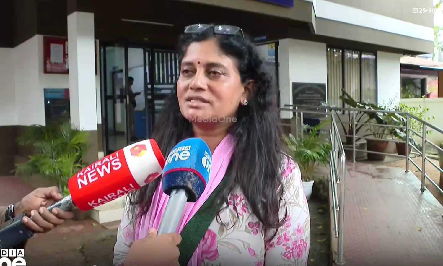 നിങ്ങള് എന്നെ ചോദ്യം ചെയ്യാൻ വരേണ്ടെന്നാണ് കാറോടിച്ച പയ്യന്റെ അച്ഛന് പറഞ്ഞത്, മാമൻ റോഡിൽ ചിതറിക്കിടക്കുമ്പോഴാണീ അഹങ്കാരം...; എറണാകുളത്ത് 17കാരന് ഓടിച്ച കാറിടിച്ച് ഒരാള് മരിച്ച സംഭവത്തില് ബന്ധു നിങ്ങള് എന്നെ ചോദ്യം ചെയ്യാൻ വരേണ്ടെന്നാണ് കാറോടിച്ച പയ്യന്റെ അച്ഛന് പറഞ്ഞത്, മാമൻ റോഡിൽ ചിതറിക്കിടക്കുമ്പോഴാണീ അഹങ്കാരം...; എറണാകുളത്ത് 17കാരന് ഓടിച്ച കാറിടിച്ച് ഒരാള് മരിച്ച സംഭവത്തില് ബന്ധു