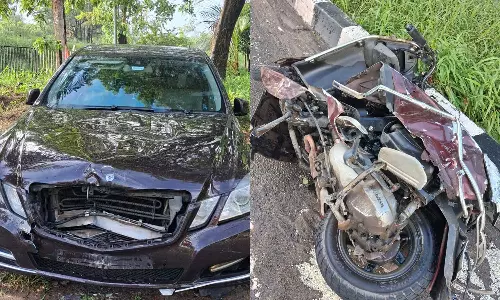 എറണാകുളം ചേരാനല്ലൂരിൽ 17കാരൻ ഓടിച്ച കാർ ഇടിച്ച് സ്കൂട്ടർ യാത്രികന്  ദാരുണാന്ത്യം; കാറോടിച്ചത് ജഡ്ജിയുടെ മകൻ