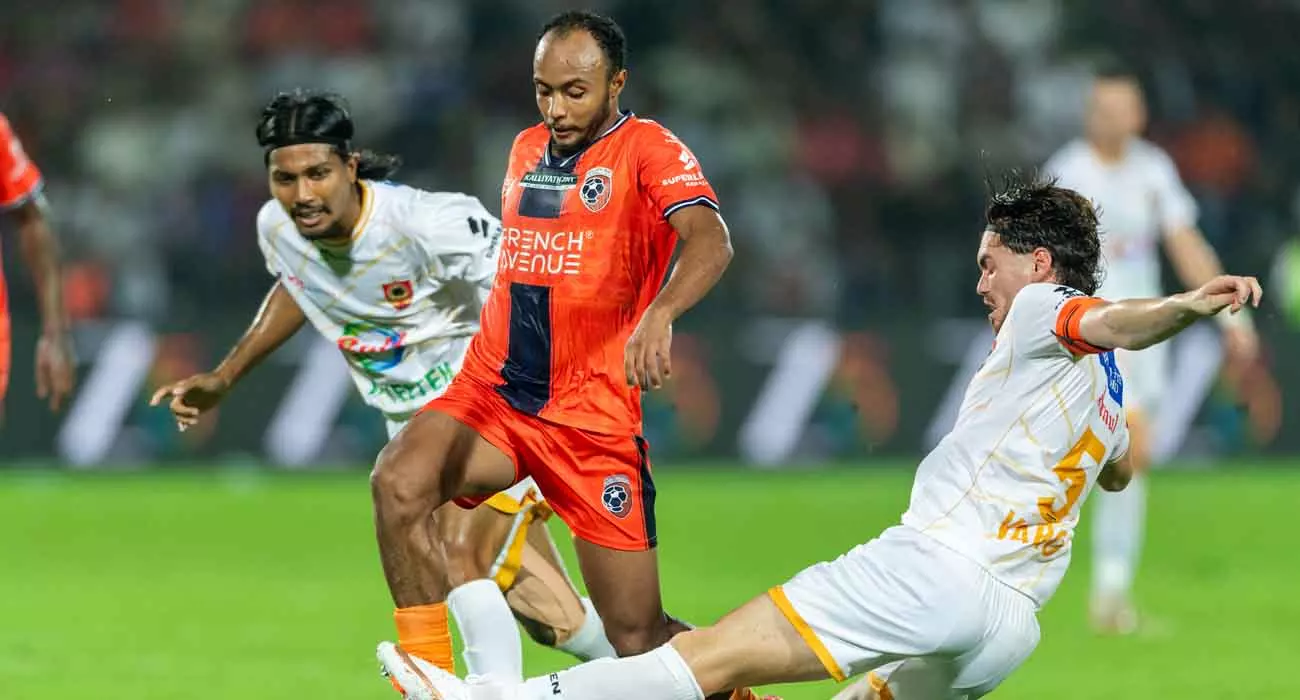 Kannur falters; Malappuram secures a resounding 3-0 victory in Super League Kerala. Kannur falters; Malappuram secures a resounding 3-0 victory in Super League Kerala.