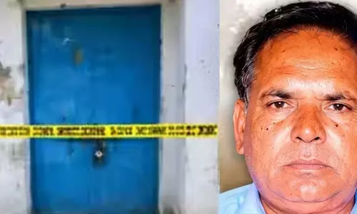 ദുർഗന്ധം വമിക്കുന്ന 216-ാം നമ്പർ മുറി; പൂട്ടിക്കിടക്കുന്ന മുറിയിൽ പെട്ടിക്കുള്ളിൽ അഴുകിയ മൃതദേഹം; അച്ഛനെ കൊന്ന മകളും കാമുകനും അറസ്റ്റിൽ ദുർഗന്ധം വമിക്കുന്ന 216-ാം നമ്പർ മുറി; പൂട്ടിക്കിടക്കുന്ന മുറിയിൽ പെട്ടിക്കുള്ളിൽ അഴുകിയ മൃതദേഹം; അച്ഛനെ കൊന്ന മകളും കാമുകനും അറസ്റ്റിൽ