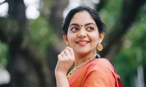എനിക്ക് നിങ്ങളോട് അഭിനയത്തിൽ ശ്രദ്ധിക്കാൻ പറയാൻ പറ്റുമോ?; അഹാന കൃഷ്ണയോട് ഫോളോവര്‍, ഒടുവിൽ കമന്‍റ് നീക്കം ചെയ്ത് നടി
