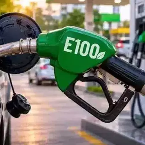 E100 ഇന്ധനത്തിന് അംഗീകാരം നൽകി കേന്ദ്ര സർക്കാർ; ഫ്ലെക്സ്-ഫ്യുവൽ വാഹനങ്ങൾ ഉടൻ ഇന്ത്യൻ വിപണിയിലെത്തും