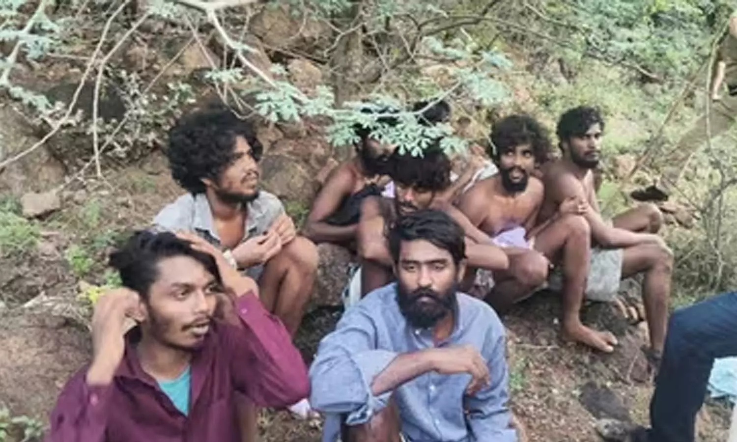 തേനിയിലെ ജയില് ചാട്ടം; 17 പേരില് ഇനി കണ്ടെത്താനുള്ളത് നാല് പേരെ, തമിഴ്നാട് അതിര്ത്തിയിലും തിരച്ചില് തേനിയിലെ ജയില് ചാട്ടം; 17 പേരില് ഇനി കണ്ടെത്താനുള്ളത് നാല് പേരെ, തമിഴ്നാട് അതിര്ത്തിയിലും തിരച്ചില്