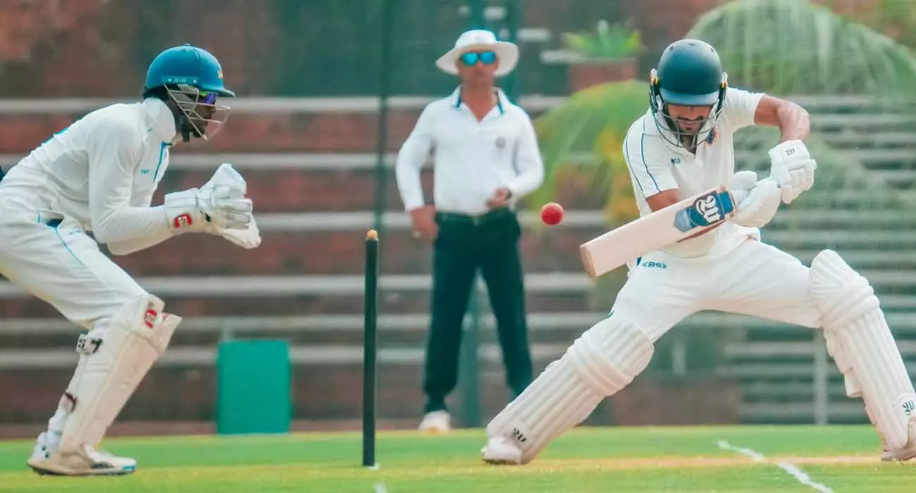 Bengal tightens its grip; Kerala suffers another batting collapse in the second innings. Bengal tightens its grip; Kerala suffers another batting collapse in the second innings.