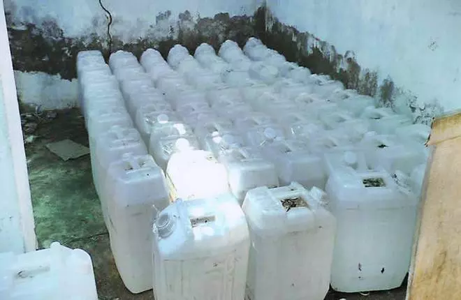 ട്രാവൻകൂർ ഷുഗേർസിൽ നിന്ന് 4.6 ലക്ഷം ലിറ്റർ സ്പിരിറ്റ് മോഷണം പോയതായി കണ്ടെത്തി ട്രാവൻകൂർ ഷുഗേർസിൽ നിന്ന് 4.6 ലക്ഷം ലിറ്റർ സ്പിരിറ്റ് മോഷണം പോയതായി കണ്ടെത്തി