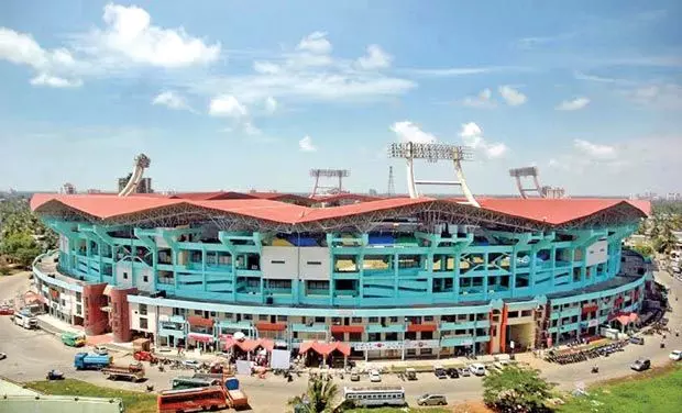 അണ്ടര്‍ 17 ലോകകപ്പ്; കലൂര്‍ സ്റ്റേഡിയത്തിലെ കച്ചവട സ്ഥാപനങ്ങള്‍ പൂട്ടണമെന്ന് ഹൈക്കോടതി