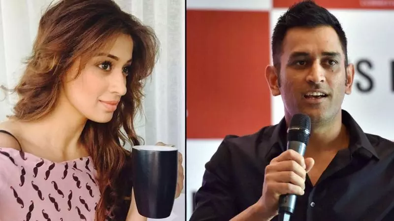 ധോണിയെ അറിയില്ലെന്ന് റായ് ലക്ഷ്മി ധോണിയെ അറിയില്ലെന്ന് റായ് ലക്ഷ്മി