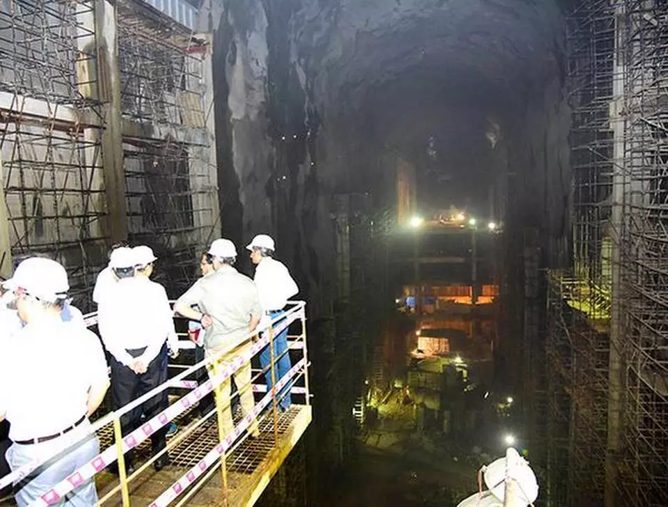 തെലങ്കാനയിൽ നിർമാണത്തിലിരുന്ന തുരങ്കം തകർന്ന് വീണ് 7 മരണം