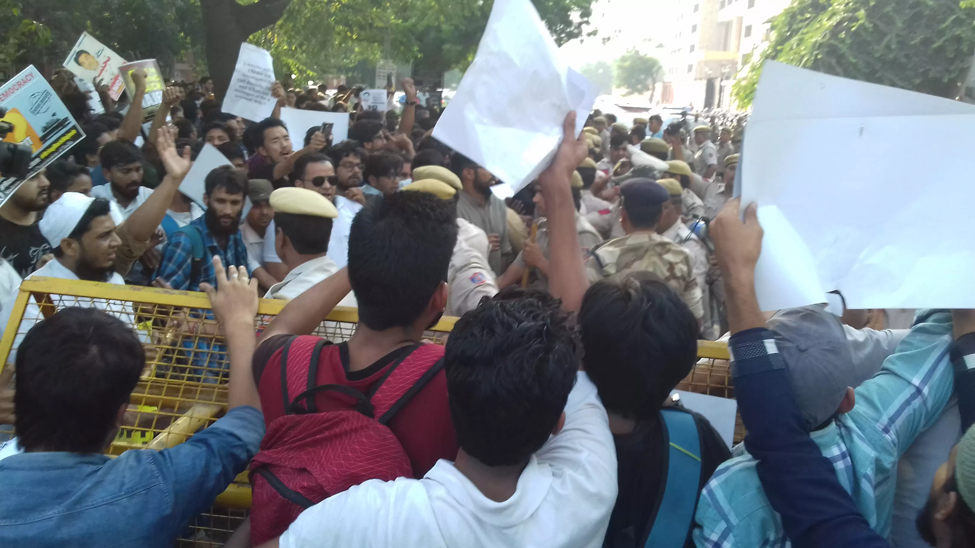 എവിടെ നജീബ്? ഡല്ഹി സിബിഐ ആസ്ഥാനത്ത് വിദ്യാര്ഥികളുടെ ഉപരോധം എവിടെ നജീബ്? ഡല്ഹി സിബിഐ ആസ്ഥാനത്ത് വിദ്യാര്ഥികളുടെ ഉപരോധം