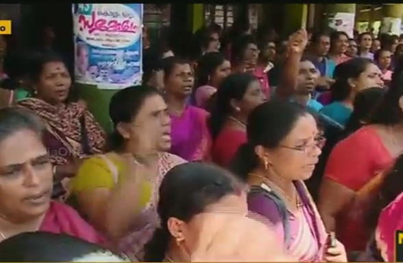 ഓണറേറിയം തടഞ്ഞുവച്ച്‌  അംഗനവാടി വര്‍ക്കര്‍മാരോട്‌ ഐസിഡിഎസ്‌ ഉദ്യോഗസ്ഥര്‍ പക വീട്ടുന്നതായി പരാതി