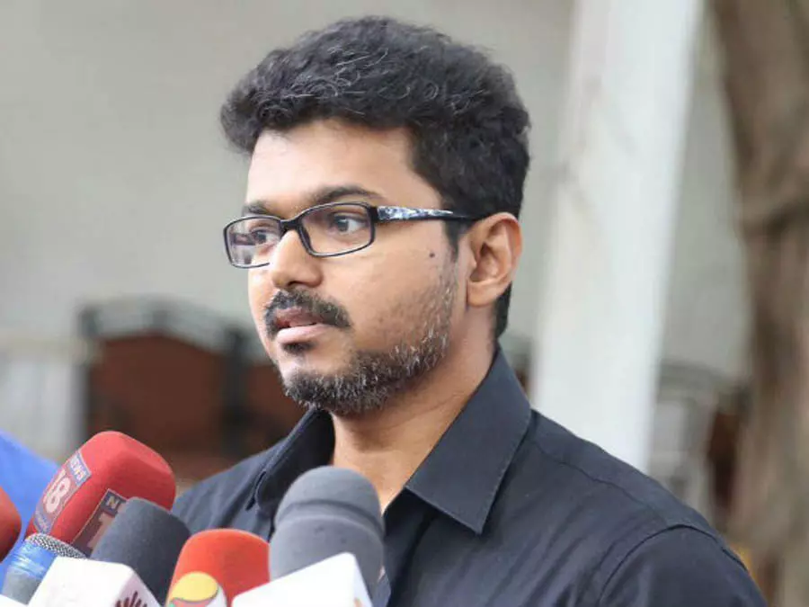 പിന്തുണച്ച എല്ലാവര്ക്കും നന്ദി മെര്സല് വിവാദത്തില് പ്രതികരണവുമായി വിജയ് പിന്തുണച്ച എല്ലാവര്ക്കും നന്ദി മെര്സല് വിവാദത്തില് പ്രതികരണവുമായി വിജയ്