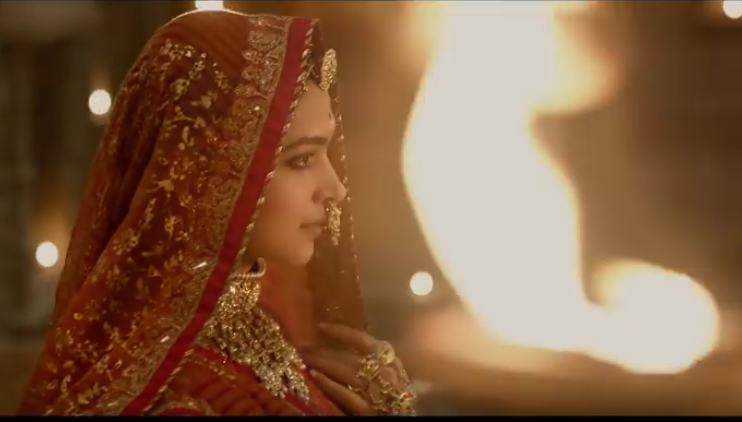 വീണ്ടും ബന്‍സാലി ടച്ച്; യു ട്യൂബില്‍ ട്രന്‍ഡിംഗായി പത്മാവതിയുടെ പാട്ട്