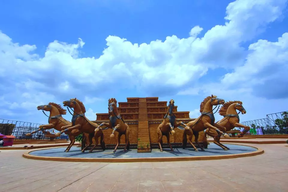 ഇനി മഹിഷ്മതിയിലേക്ക് യാത്ര പോകാം ഇനി മഹിഷ്മതിയിലേക്ക് യാത്ര പോകാം