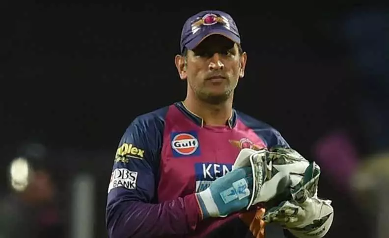 അസൂയാലുക്കളായ ചിലര്‍ ധോണിയുടെ കരിയറിന്‍റെ അവസാനം കാത്തിരിക്കുകയാണെന്ന് ശാസ്ത്രി