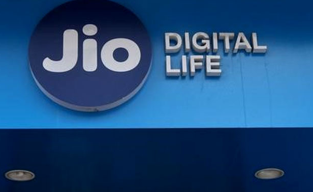 399 രൂപക്ക് റീചാര്‍ജ് ചെയ്താല്‍ 2599 രൂപ തിരിച്ചു തരാമെന്ന് ജിയോ