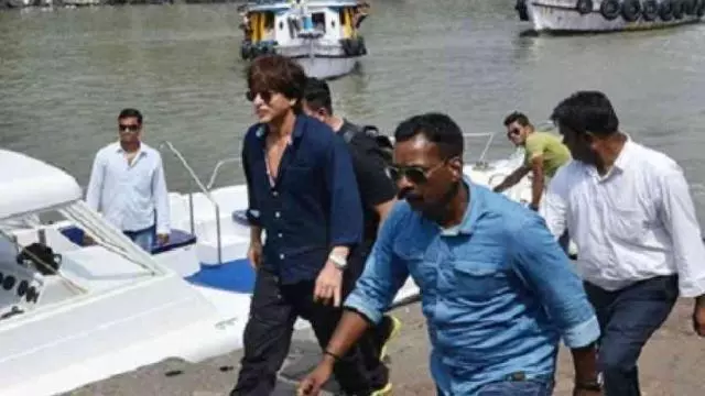 ഷാരൂഖ് ഖാനെ മഹാരാഷ്ട്ര എംഎല്സി ഭീഷണിപ്പെടുത്തിയത് എന്തിന് ? ഷാരൂഖ് ഖാനെ മഹാരാഷ്ട്ര എംഎല്സി ഭീഷണിപ്പെടുത്തിയത് എന്തിന് ?