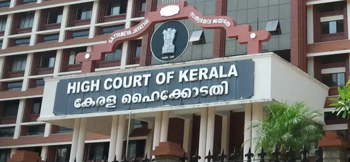 വിദ്യാര്‍ഥിനിയുടെ ആത്മഹത്യ: അധ്യാപികമാർ മജിസ്ട്രേറ്റിന് മുന്നിൽ കീഴടങ്ങണമെന്ന് ഹൈക്കോടതി