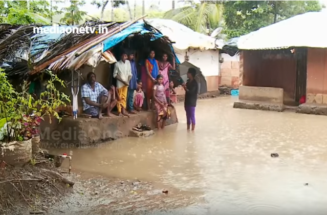 മഴയൊഴിഞ്ഞു; ഇനി ഇവര്‍ക്ക് ജീവിതം തിരിച്ചു പിടിക്കാനുള്ള പെടാപ്പാട്