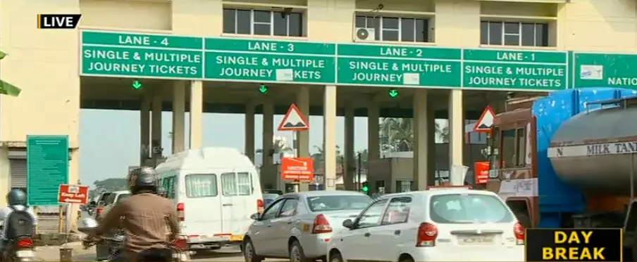 കുമ്പളം ടോള് പ്ലാസ വികസനം: പ്രദേശവാസികള് കുടിയൊഴിപ്പിക്കല് ഭീഷണിയില് കുമ്പളം ടോള് പ്ലാസ വികസനം: പ്രദേശവാസികള് കുടിയൊഴിപ്പിക്കല് ഭീഷണിയില്