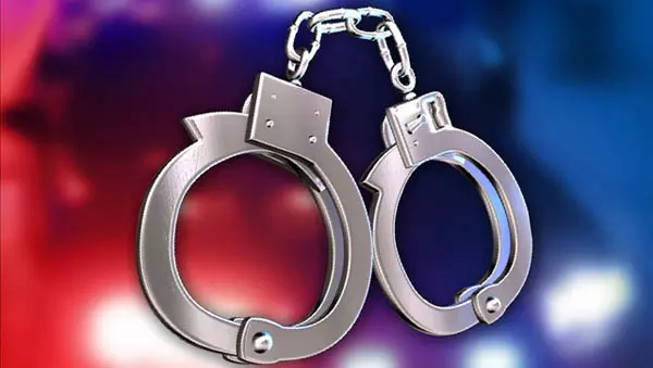 ദുര്ഗന്ധമുള്ള സോക്സ് ധരിച്ച് ബസില് കയറിയ യുവാവിനെ അറസ്റ്റ് ചെയ്തു ദുര്ഗന്ധമുള്ള സോക്സ് ധരിച്ച് ബസില് കയറിയ യുവാവിനെ അറസ്റ്റ് ചെയ്തു