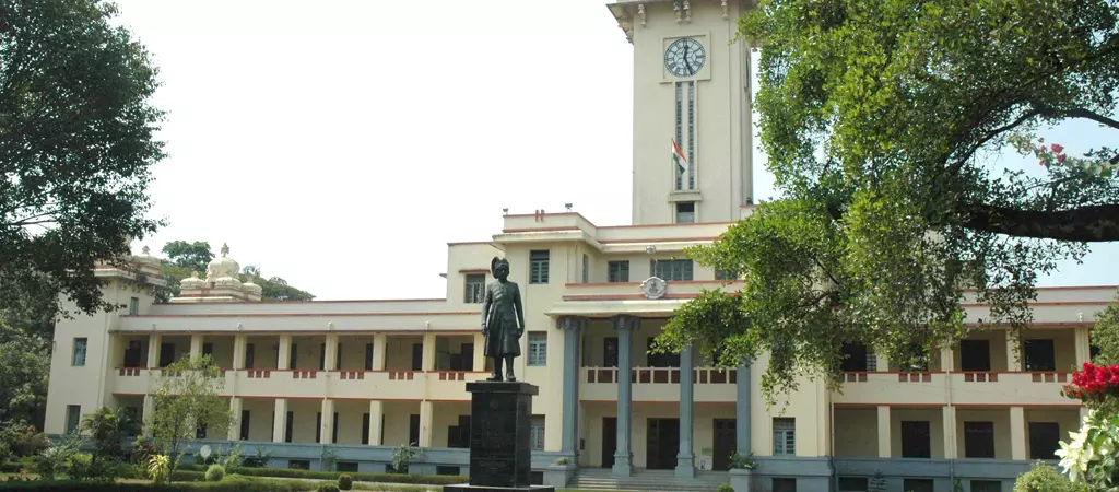 കേരള സര്വകലാശാലയിലെ അധ്യാപക നിയമനം; വ്യാപക ക്രമക്കേടെന്ന് ആരോപണം കേരള സര്വകലാശാലയിലെ അധ്യാപക നിയമനം; വ്യാപക ക്രമക്കേടെന്ന് ആരോപണം