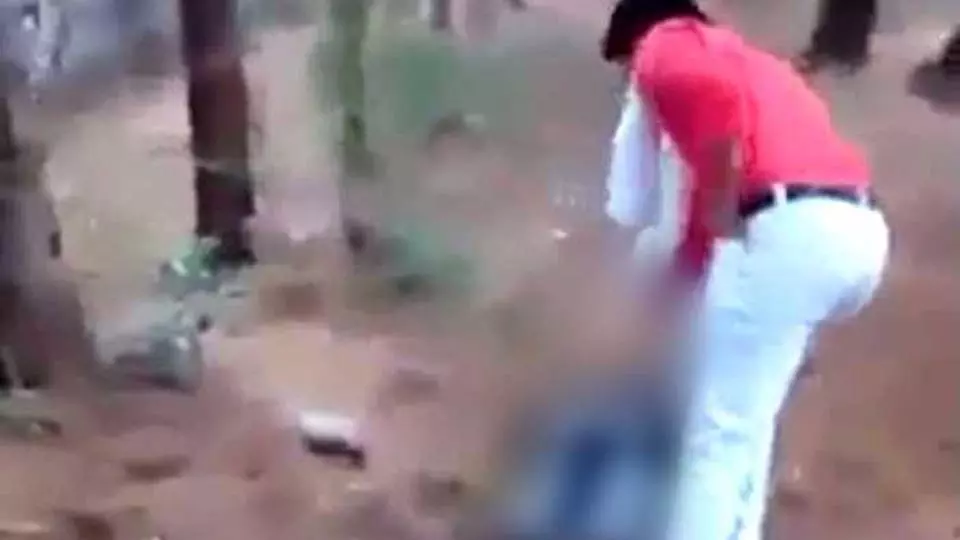 ലൌ ജിഹാദ് ആരോപിച്ച് മുസ്‍ലിം യുവാവിനെ ചുട്ടുകൊന്ന സംഭവം: പ്രതിഷേധം ശക്തം