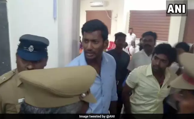 നാമനിര്‍ദേശ പത്രിക തള്ളിയതിനെതിരെ വിശാല്‍ തിരഞ്ഞെടുപ്പ് കമ്മീഷനെ സമീപിക്കുന്നു