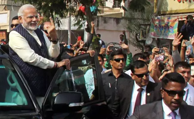 വോട്ട് രേഖപ്പെടുത്തിയ ശേഷം മോദിയുടെ റോഡ്ഷോ; നടപടി വേണമെന്ന് കോണ്ഗ്രസ് വോട്ട് രേഖപ്പെടുത്തിയ ശേഷം മോദിയുടെ റോഡ്ഷോ; നടപടി വേണമെന്ന് കോണ്ഗ്രസ്