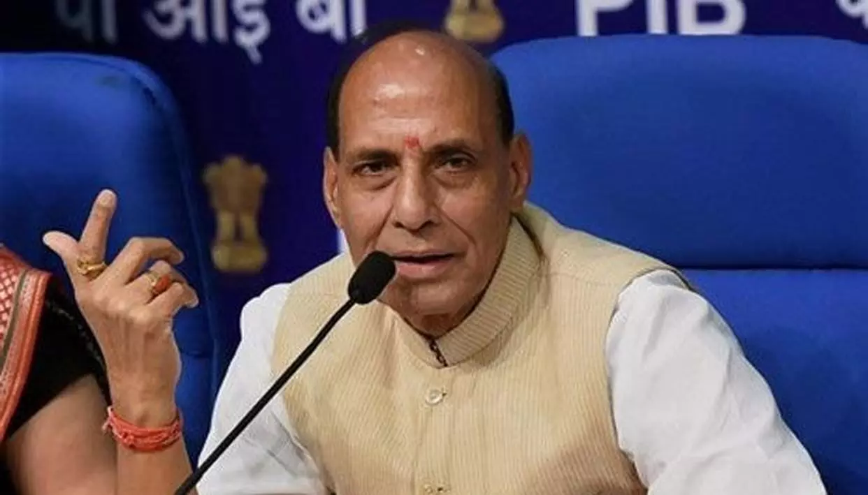 ഓഖിയെ ദേശീയ ദുരന്തമായി പ്രഖ്യാപിക്കാനാകില്ലെന്ന് രാജ്നാഥ് സിംങ് ഓഖിയെ ദേശീയ ദുരന്തമായി പ്രഖ്യാപിക്കാനാകില്ലെന്ന് രാജ്നാഥ് സിംങ്