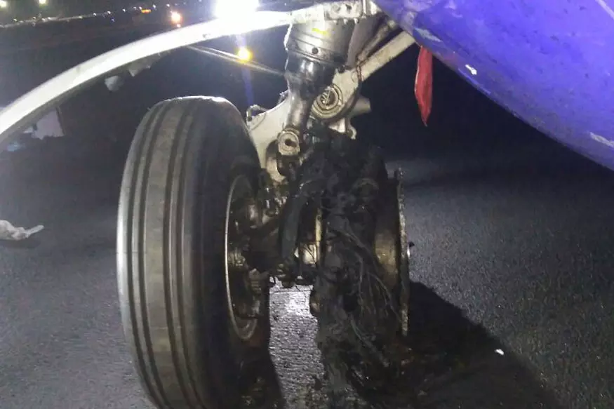 ലാൻഡിങ്ങിനിടെ ഇന്‍ഡിഗോ വിമാനത്തിന്‍റെ ചക്രം പൊട്ടിത്തെറിച്ചു