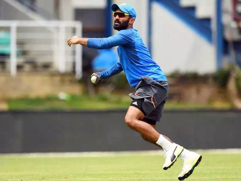 സാഹക്ക് പരിക്ക്, കാര്‍ത്തിക് പകരക്കാരന്‍