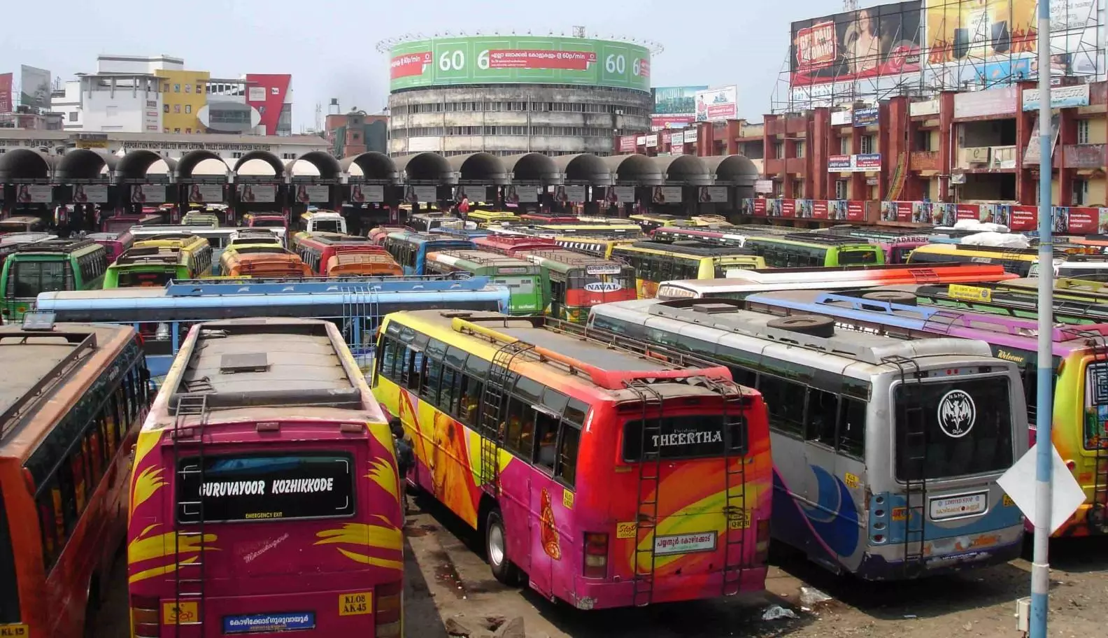 ജനുവരി 30 മുതല് അനിശ്ചിതകാല സ്വകാര്യ ബസ് സമരം ജനുവരി 30 മുതല് അനിശ്ചിതകാല സ്വകാര്യ ബസ് സമരം