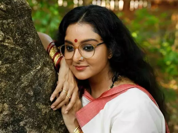 നീര്മാതള പൂവിനുള്ളില്... ആമിയിലെ ആദ്യ ഗാനമെത്തി നീര്മാതള പൂവിനുള്ളില്... ആമിയിലെ ആദ്യ ഗാനമെത്തി