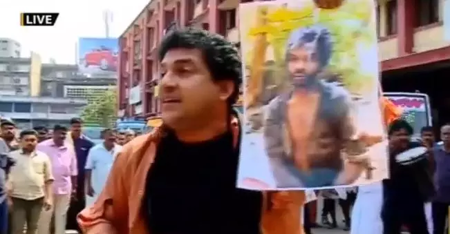 മധുവിന് വേണ്ടി തെരുവുനാടകവുമായി സന്തോഷ് കീഴാറ്റൂര്‍