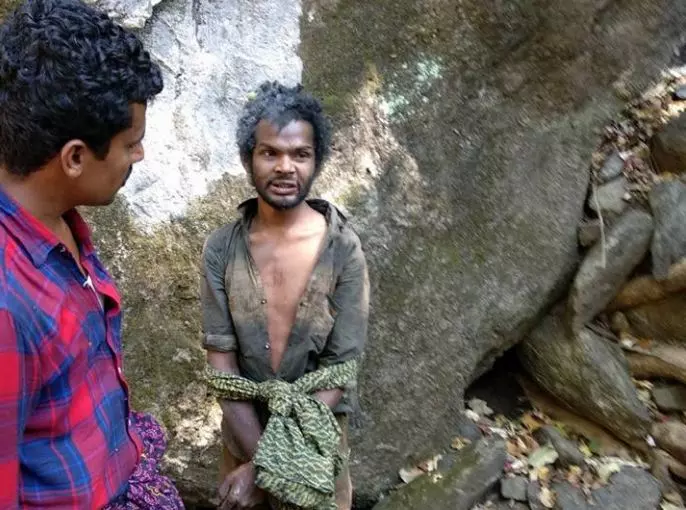 മധുവിനെ മര്ദ്ദിച്ച് കൊന്ന സംഭവം: ഹൈകോടതി സര്ക്കാരിനോട് വിശദീകരണം തേടി മധുവിനെ മര്ദ്ദിച്ച് കൊന്ന സംഭവം: ഹൈകോടതി സര്ക്കാരിനോട് വിശദീകരണം തേടി