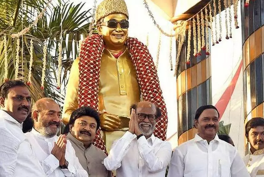 തമിഴ്നാട്ടില് നല്ല നേതാവിന്റെ അഭാവം നികത്താനാണ് രാഷ്ട്രീയത്തിലിറങ്ങിയത്: രജനീകാന്ത് തമിഴ്നാട്ടില് നല്ല നേതാവിന്റെ അഭാവം നികത്താനാണ് രാഷ്ട്രീയത്തിലിറങ്ങിയത്: രജനീകാന്ത്