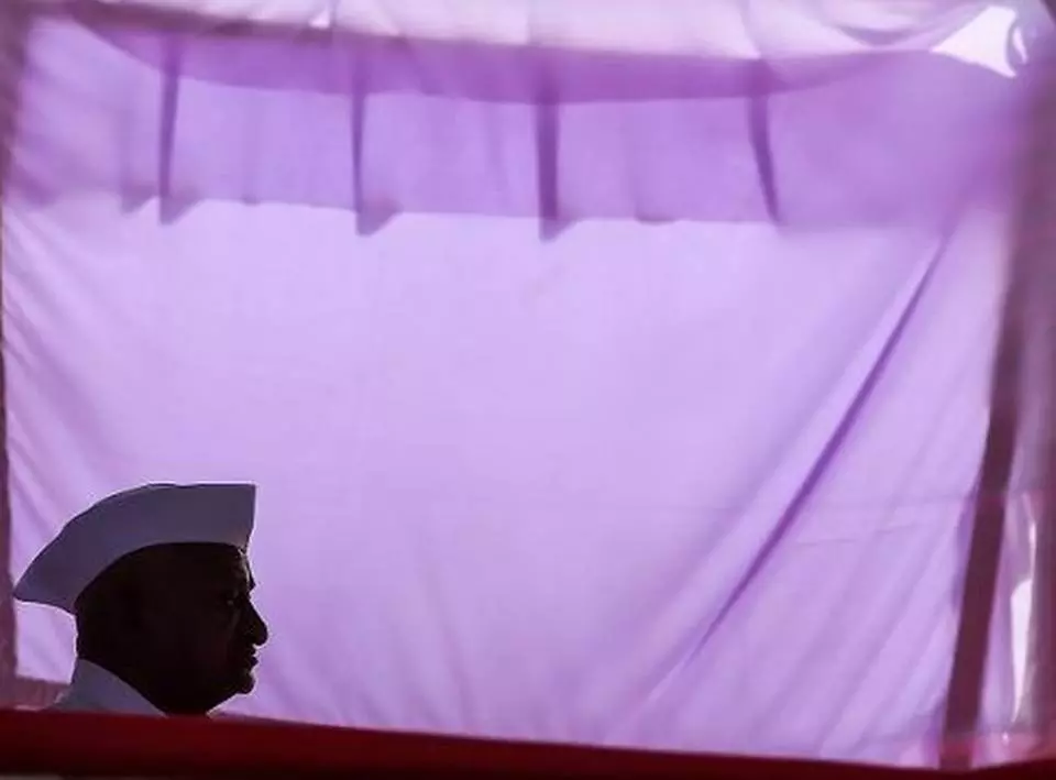 അണ്ണാ ഹസാരെയുടെ സമരം രണ്ടാം ദിവസത്തിലേക്ക്