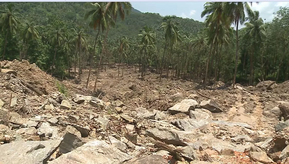 ‘ഞങ്ങള്‍ പിരിവെടുത്ത് നന്നാക്കുമായിരുന്നു, എം.എല്‍.എ ഫണ്ടിലേക്ക് സംഭാവന നല്‍കിയത് വെറുതെയായെ’ന്ന് കരിഞ്ചോലമലക്കാര്‍
