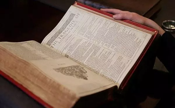 ഷേക്സ്പിയര്‍ കൃതികളുടെ ആദ്യ നാല് പതിപ്പുകള്‍ ലേലത്തിന്